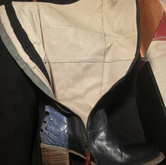 Freebird Handcrafted Boots - Picture 3 of 7